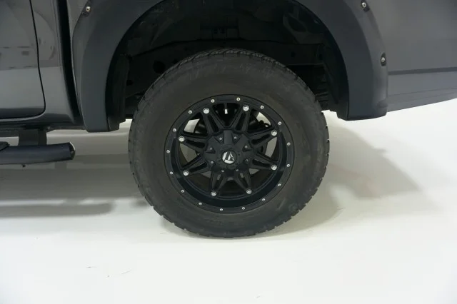 Used 2019 Magnetic Metallic Ford LARIAT image 11