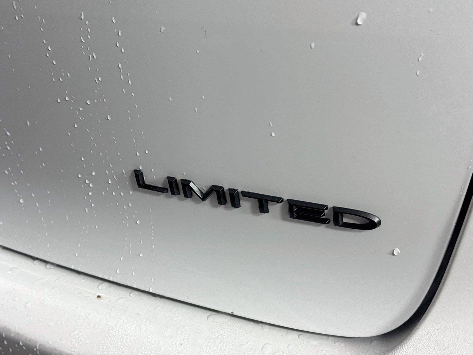Used 2025 Bright White Clearcoat Chrysler Limited image 15
