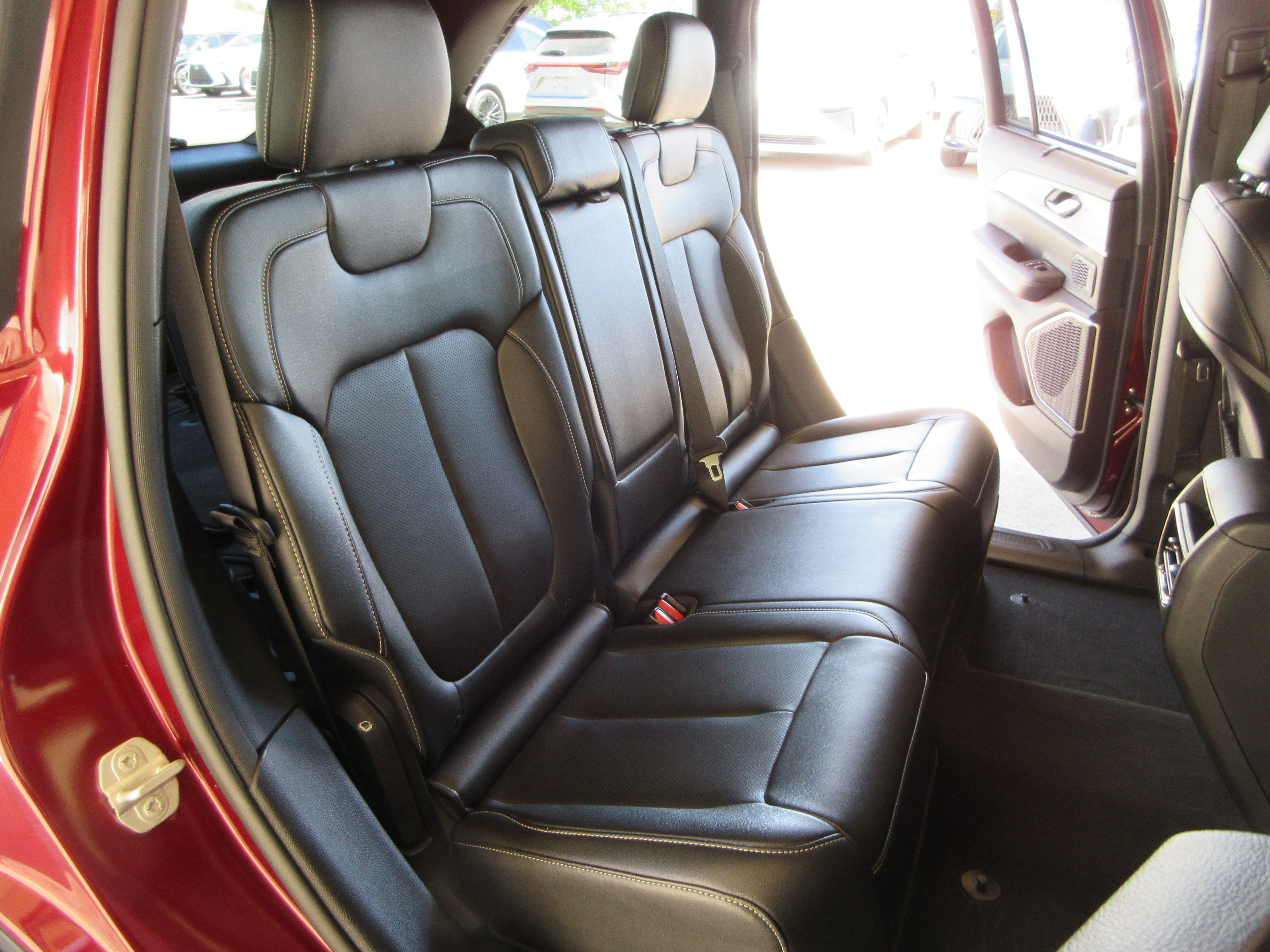 Used 2024 Velvet Red Pearlcoat Jeep Limited image 20