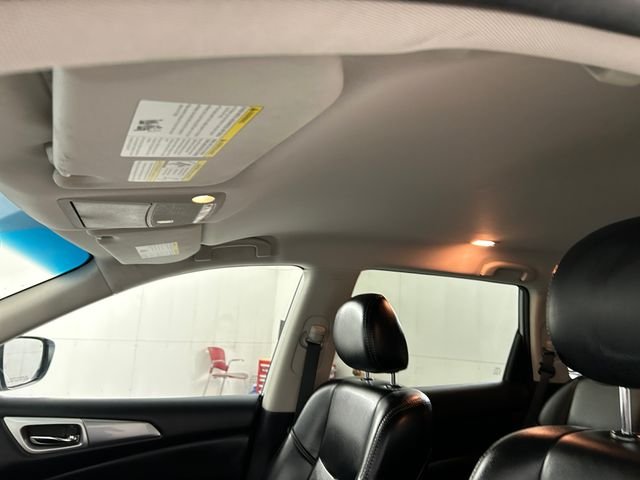 Used 2020 Silver Nissan SL image 25