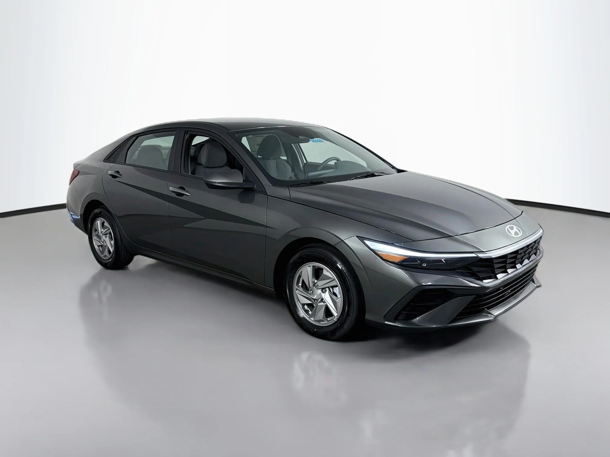 New 2026 Amazon Gray Hyundai SE image 1
