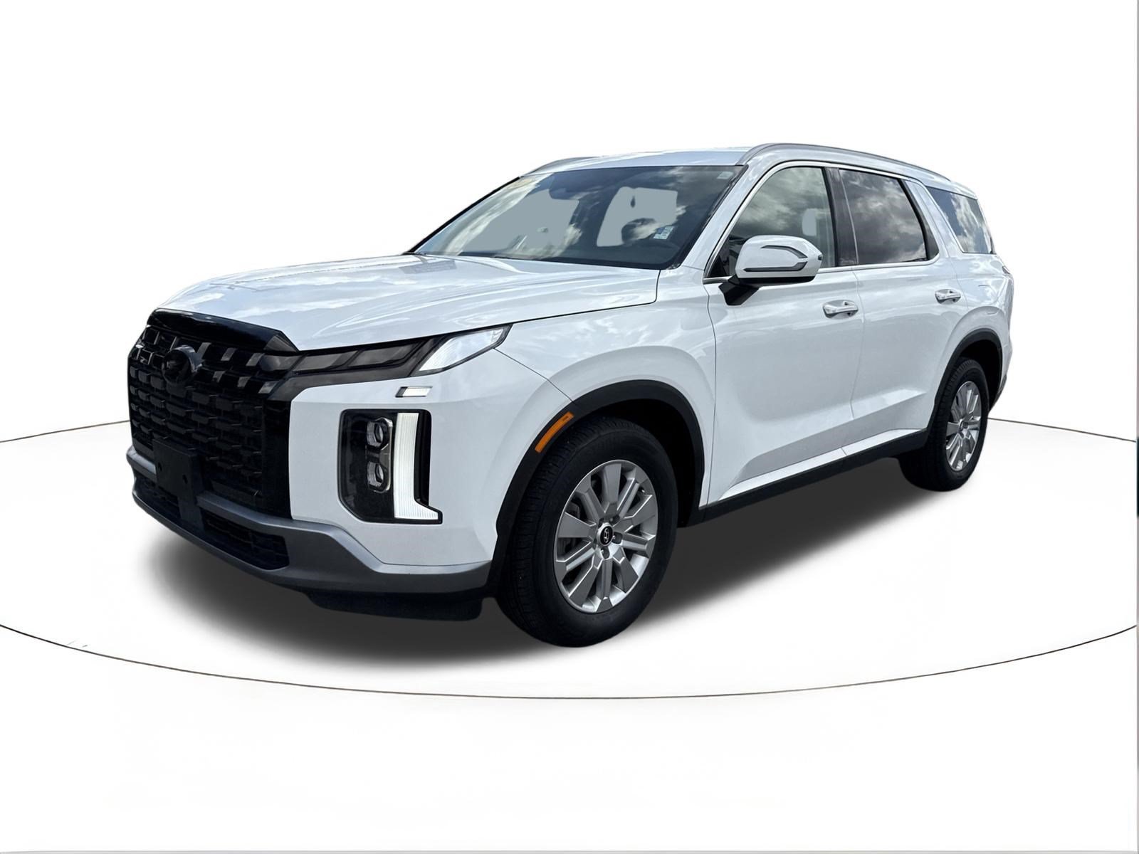Certified Used 2024 Hyper White Hyundai SEL 7P image 7