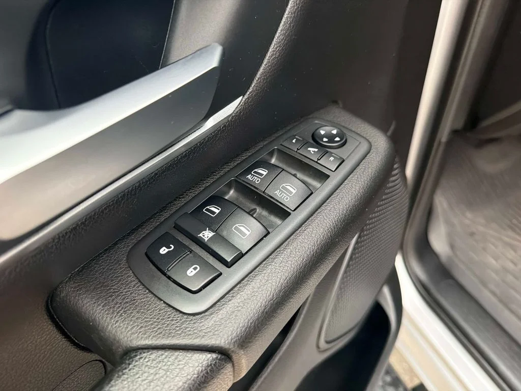Used 2019 Silver Ram Big Horn/Lone Star image 19