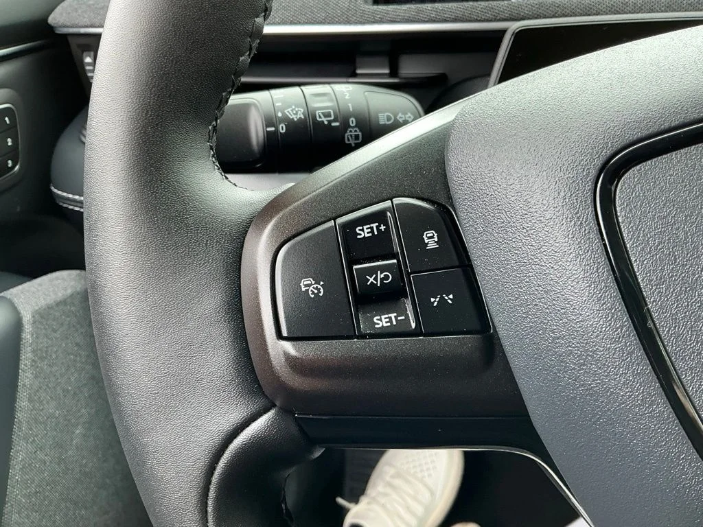 Used 2025 White Ford Premium image 42