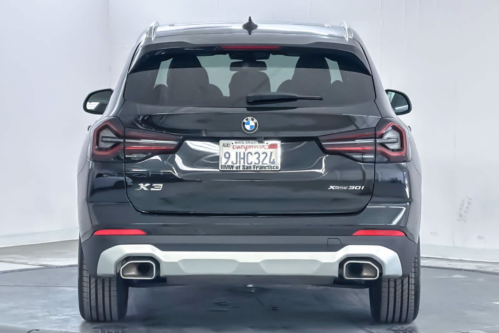 Used 2023 Black Sapphire Metallic BMW xDrive30i image 7