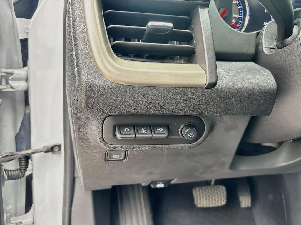 Used 2022 White GMC Denali image 10
