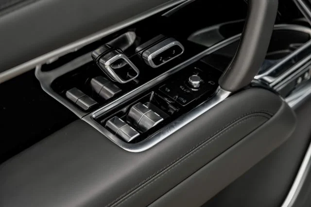 2026 Land Rover Range Rover SE - Photo 56