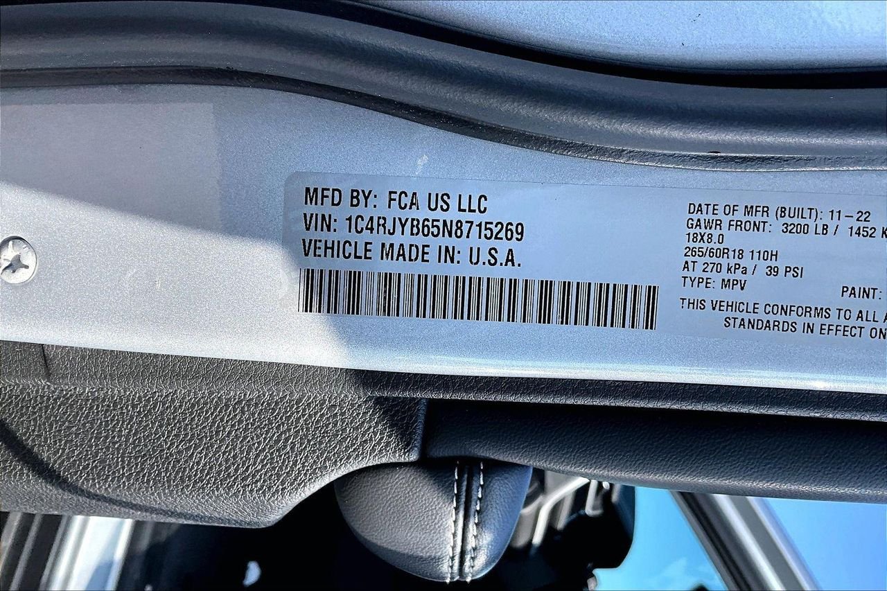 Used 2022 Silver Zynith Jeep Limited 4x4 image 3
