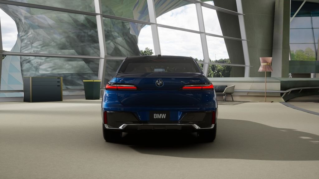 2026 BMW 7 Series 750e - Photo 31