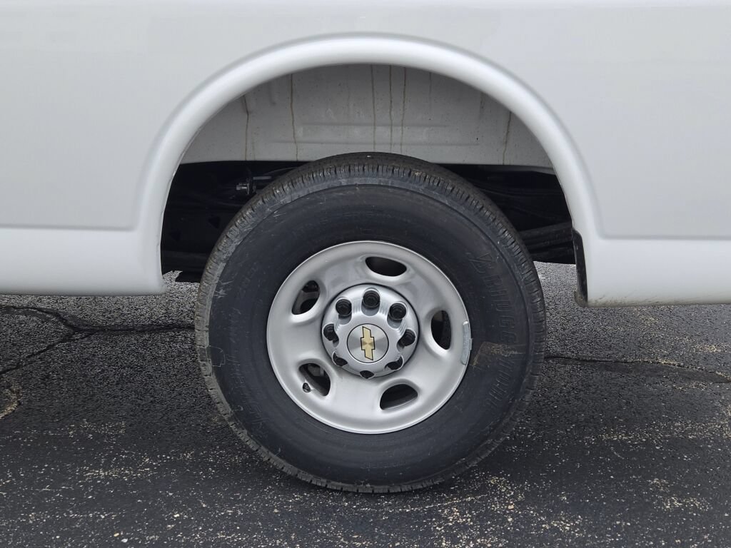 2025 Chevrolet Express Cargo Work Van - Photo 15