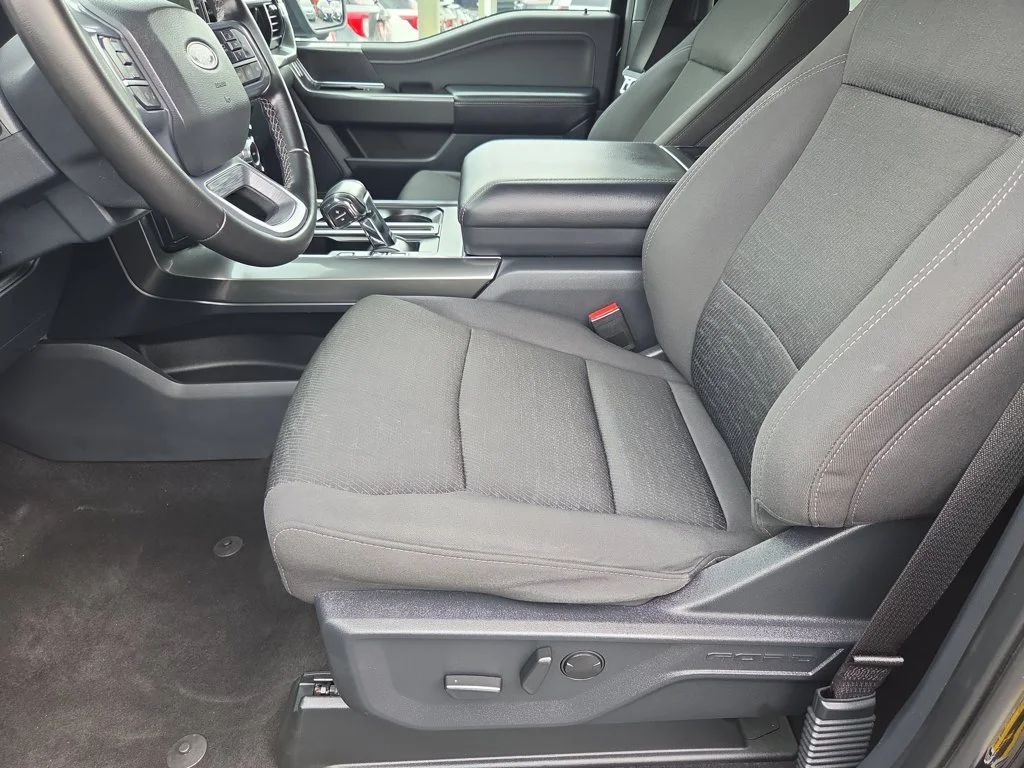 Used 2023  Ford XLT image 13