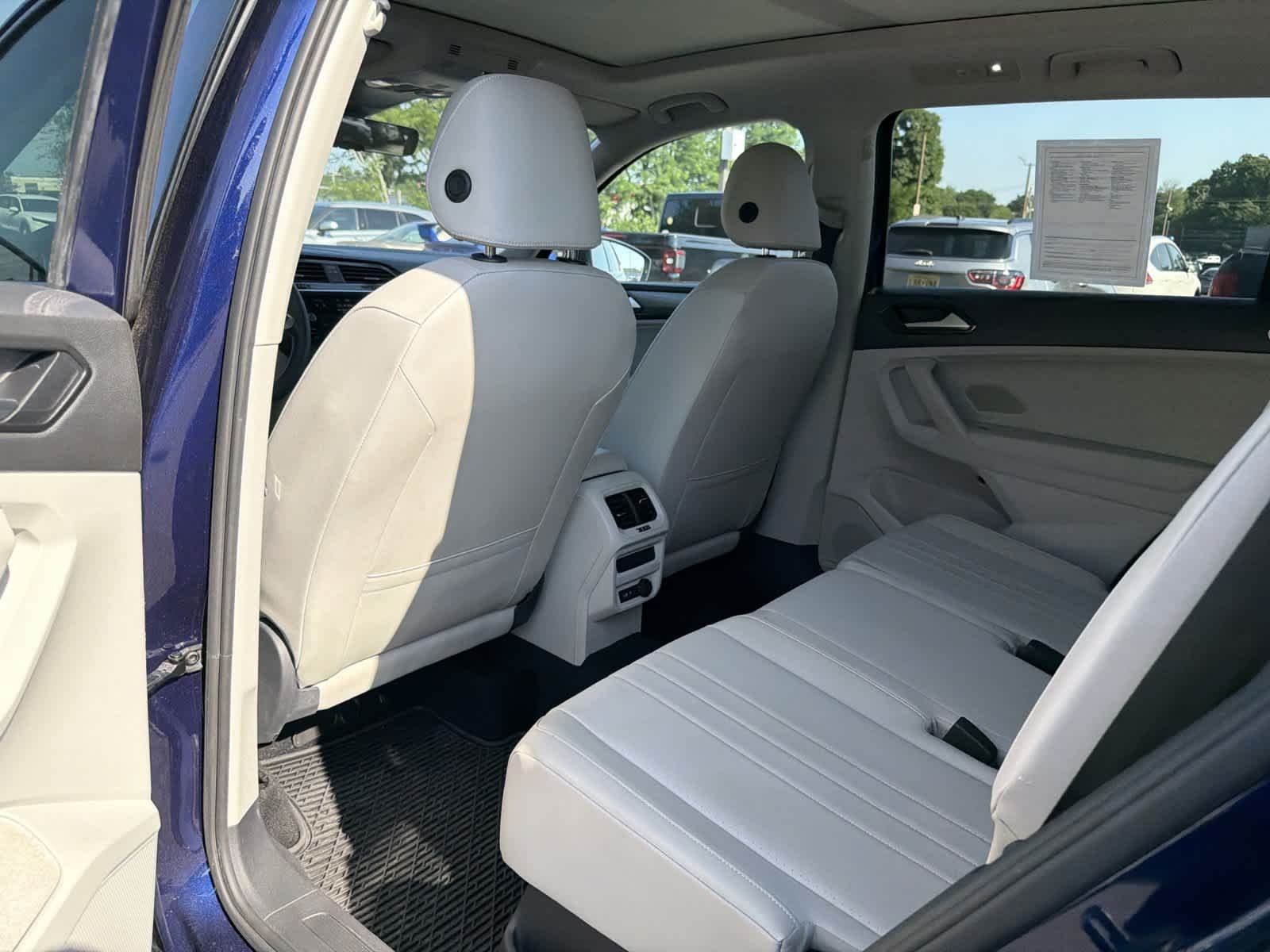 Used 2022 Atlantic Blue Metallic Volkswagen SE image 9