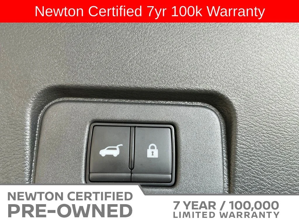 Certified Used 2023 Pearl White Tricoat/Super Black Nissan SL image 28