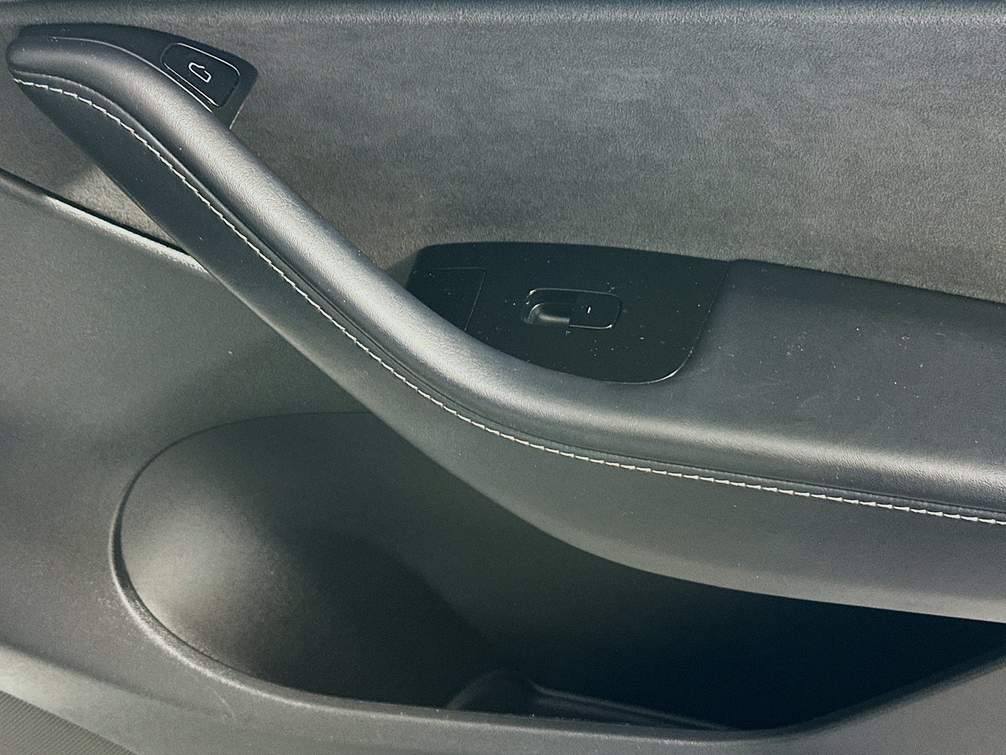 Used 2021 White Tesla Standard Range image 28