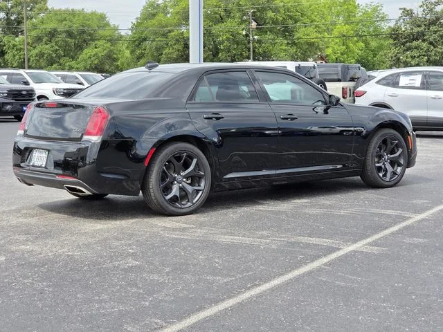 Used 2022 Black Chrysler Touring image 8