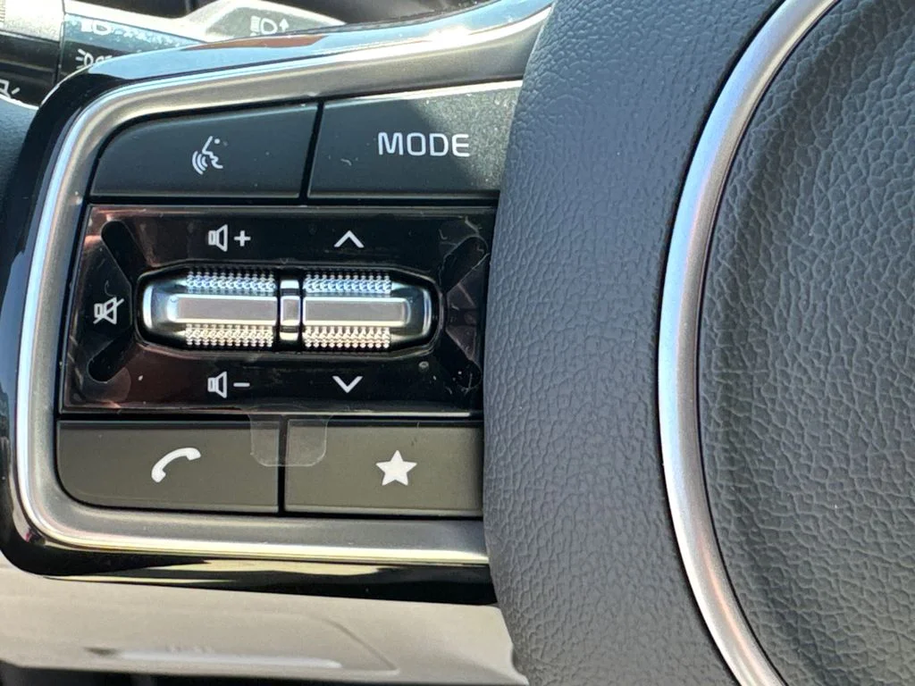 2025 Kia Sorento S - Photo 25