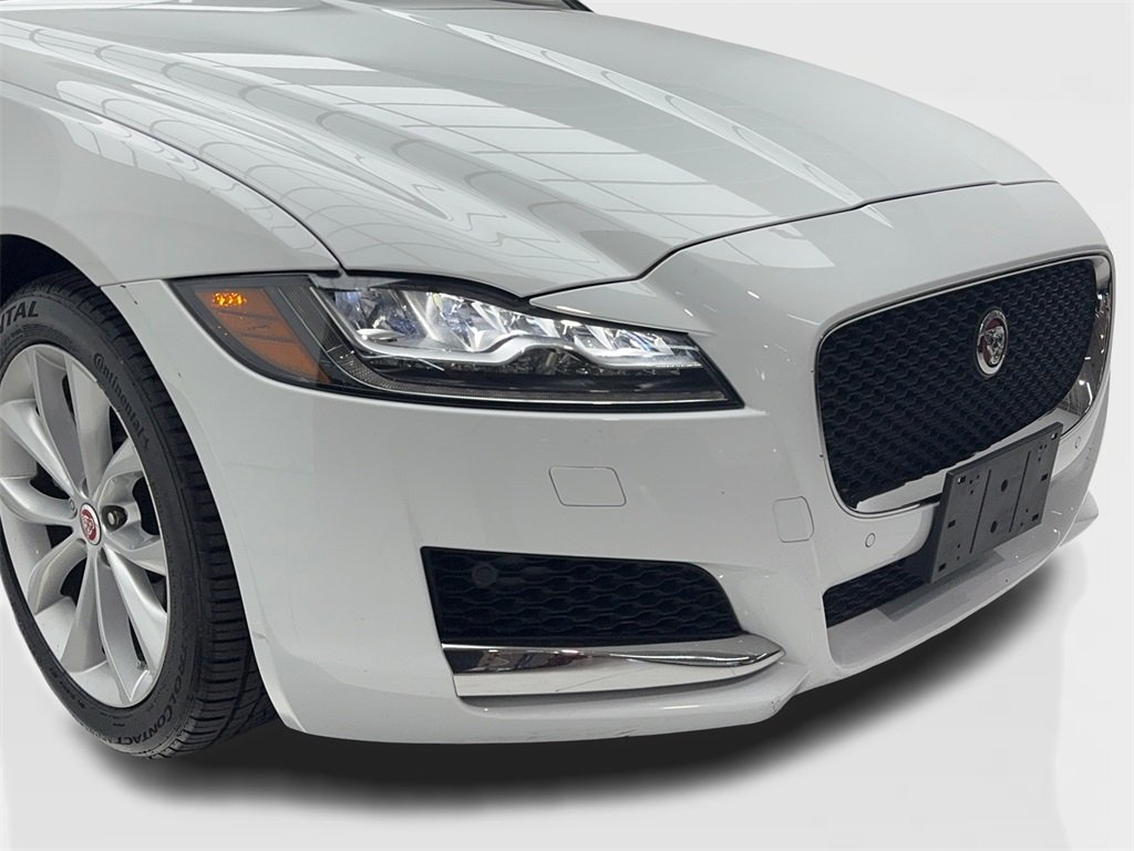2019 Jaguar XF 25t Premium photo 3