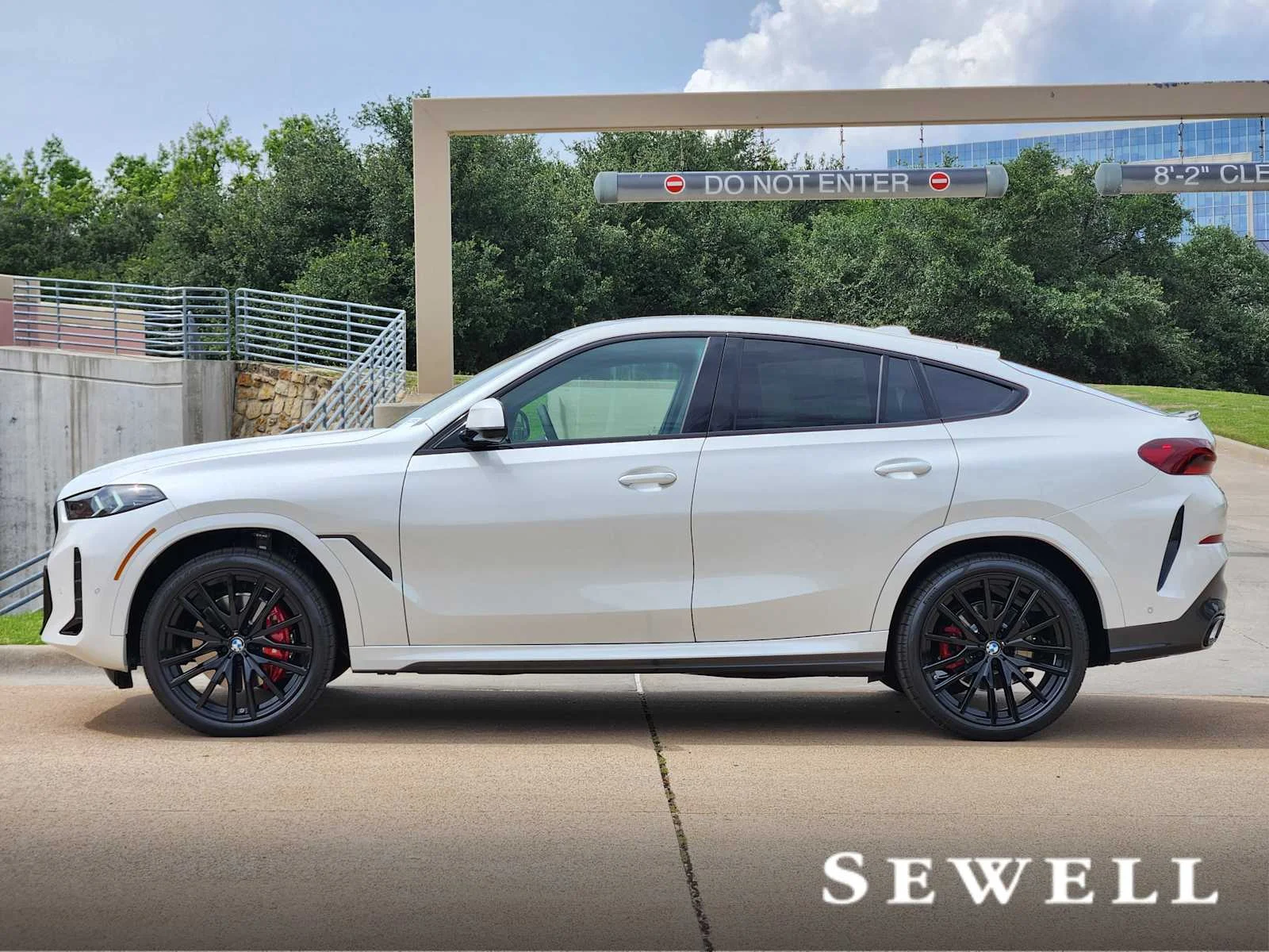 New 2027 Mineral White Metallic BMW xDrive40i image 2
