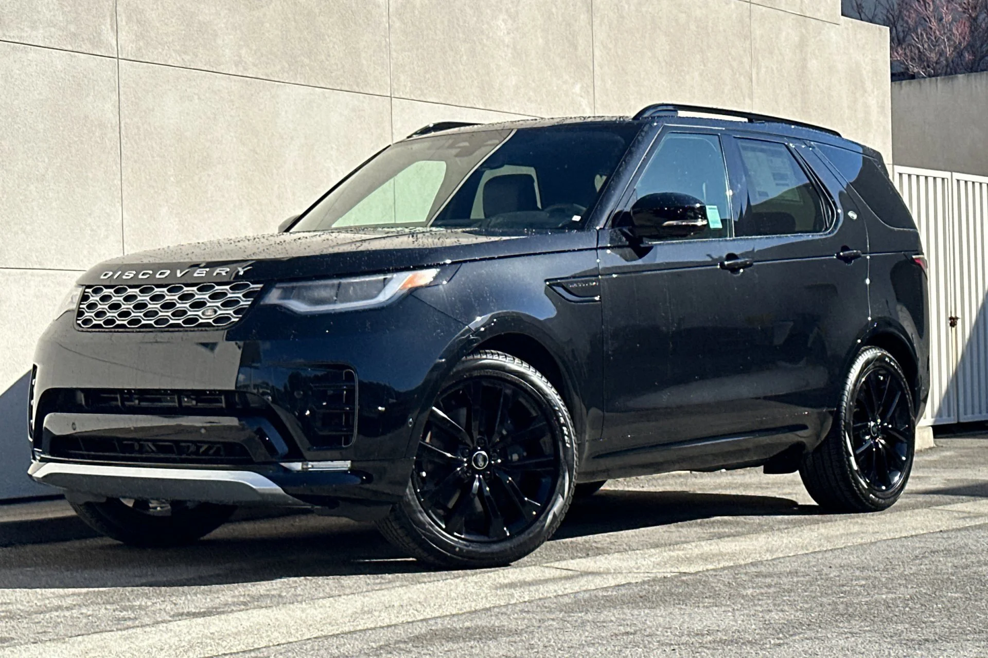 2026 Land Rover Discovery P360 Gemini Edition's photo