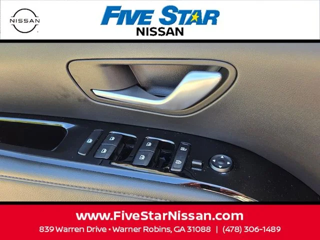 Used 2023 Black Hyundai SE image 33