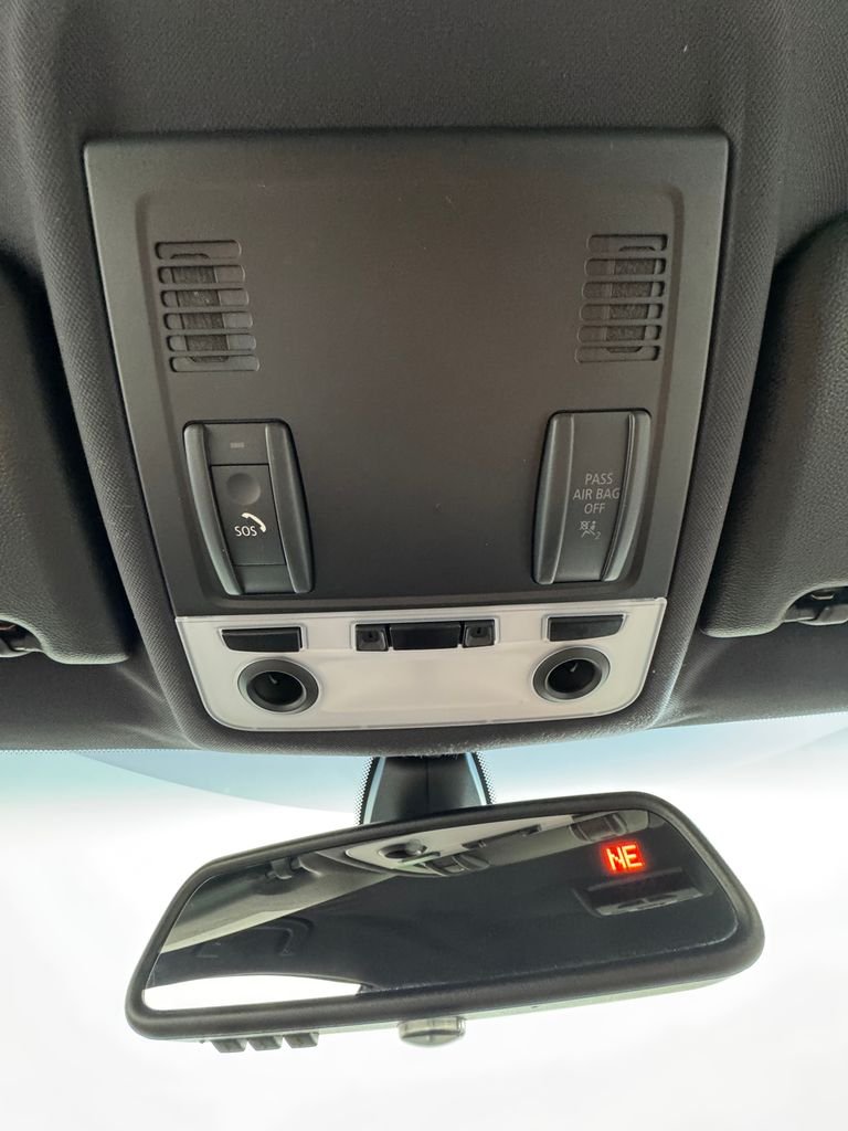 Used 2013 White Metallic BMW Base image 15