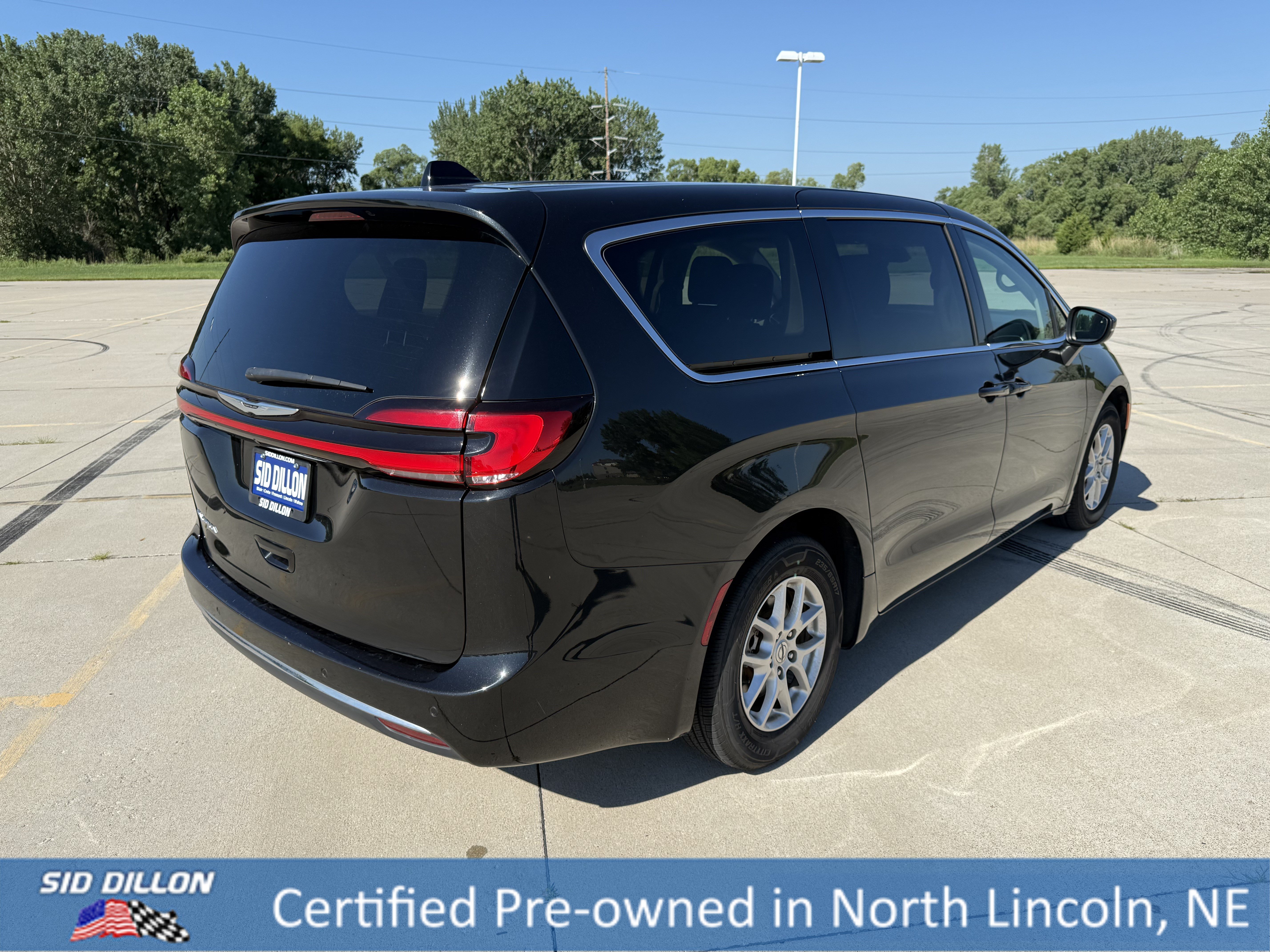 Used 2023 Brilliant Black Crystal Pearlcoat Chrysler Touring L image 8