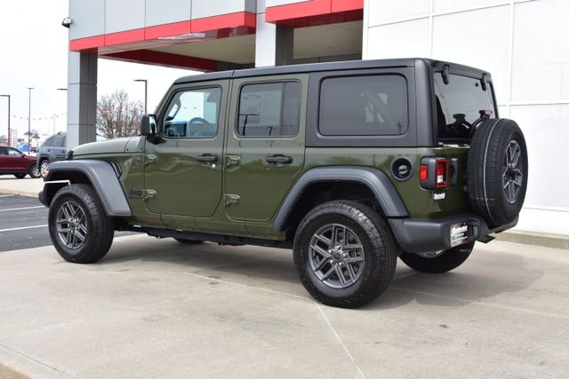 Used 2024 Green Jeep Sport S image 7