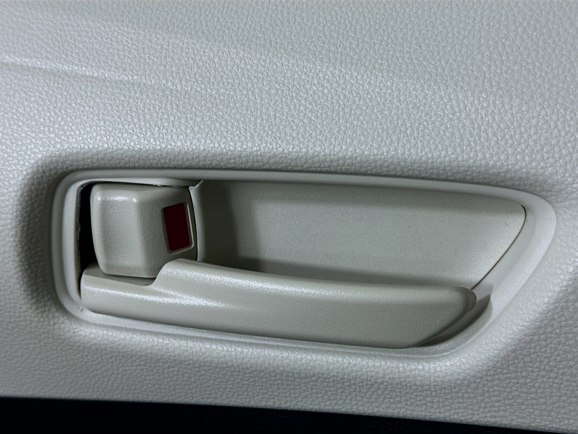 Used 2025 Pearl Toyota LE image 14