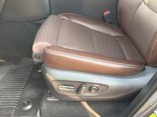 Used 2025  Toyota Base image 20