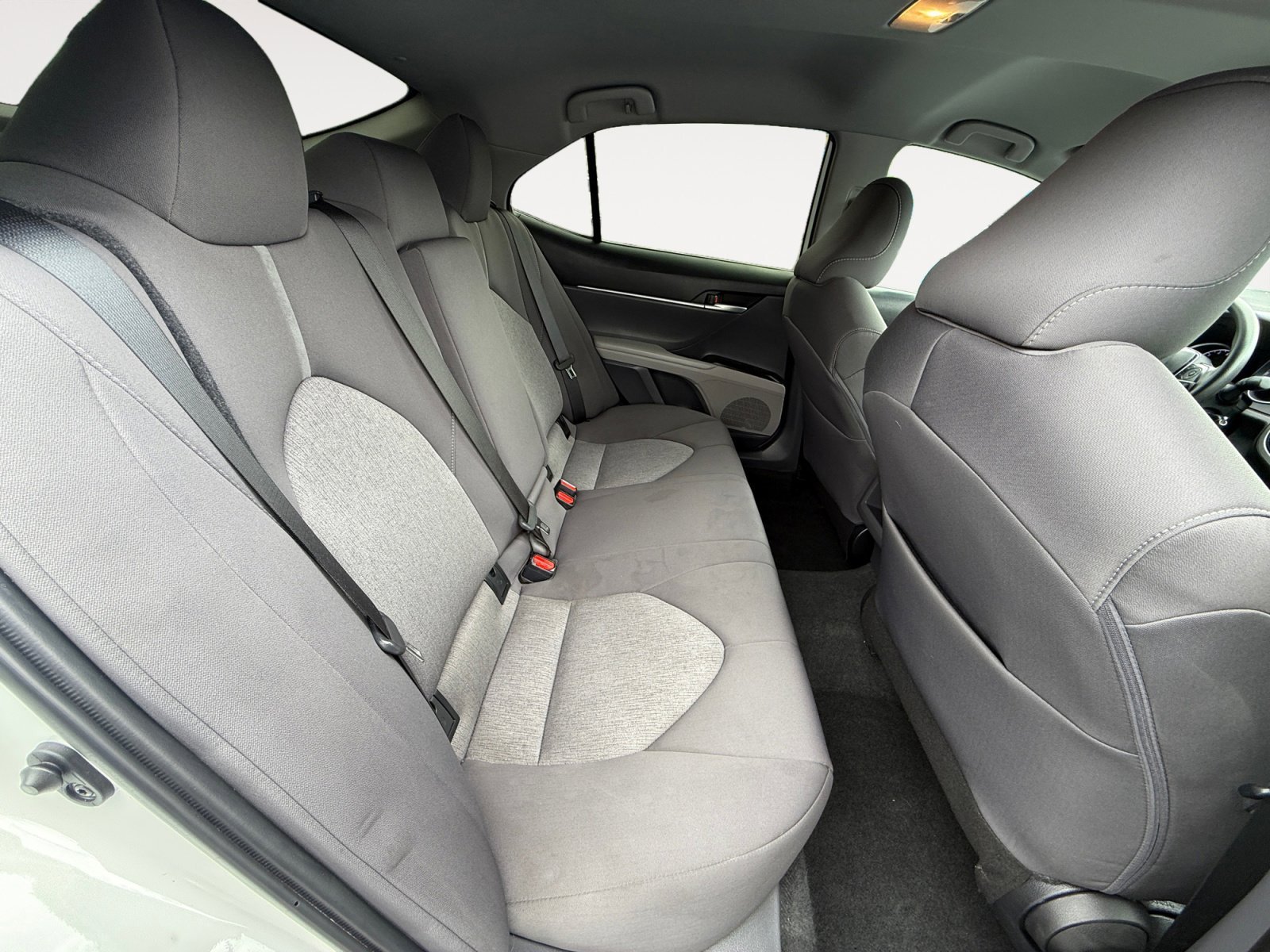Used 2023 Ice Toyota LE image 18