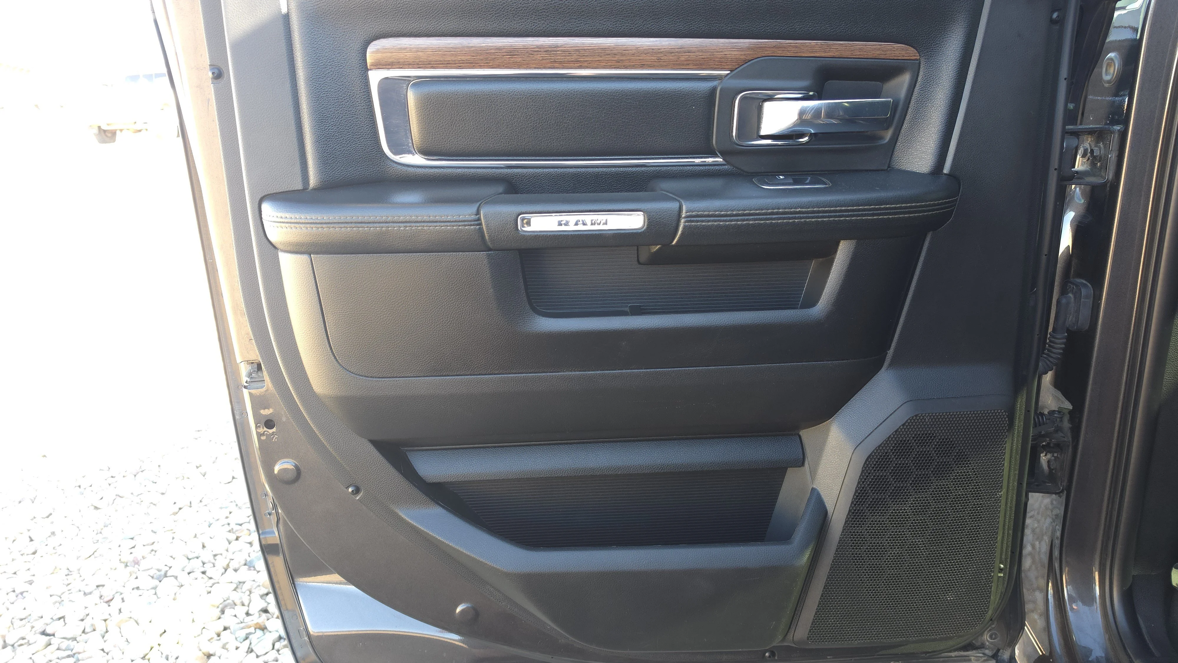 Used 2018 Granite Crystal Metallic Clearcoat Ram Laramie image 21