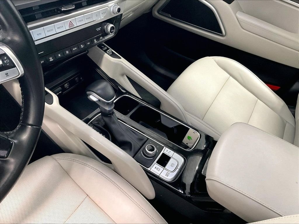 Used 2023 White Kia S image 20