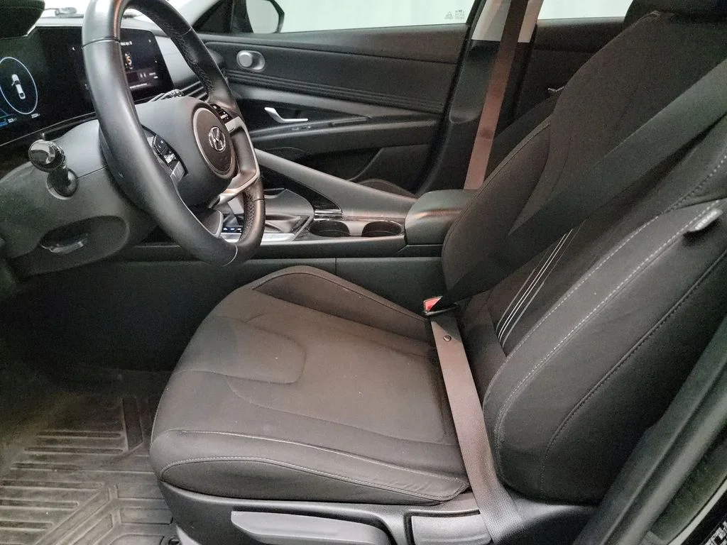 Used 2023 Black Hyundai SEL image 13