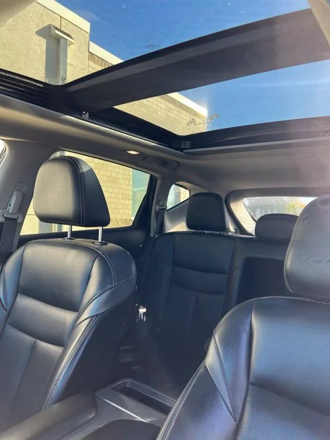 Used 2019 Black Nissan SL image 6