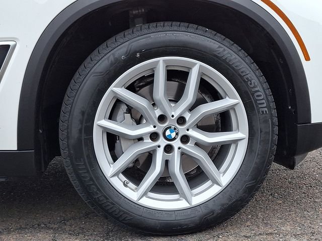 Certified Used 2023 Alpine White BMW xDrive40i image 8