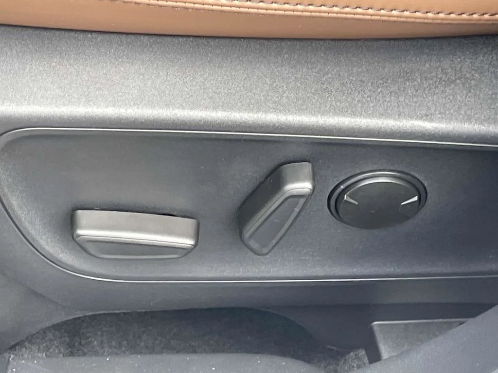 New 2025 Carbonized Gray Metallic Ford Outer Banks® image 14