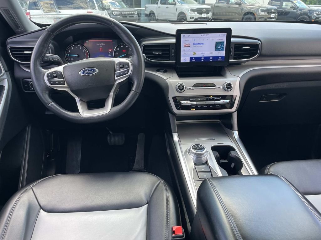 Used 2023 Silver Ford XLT image 13
