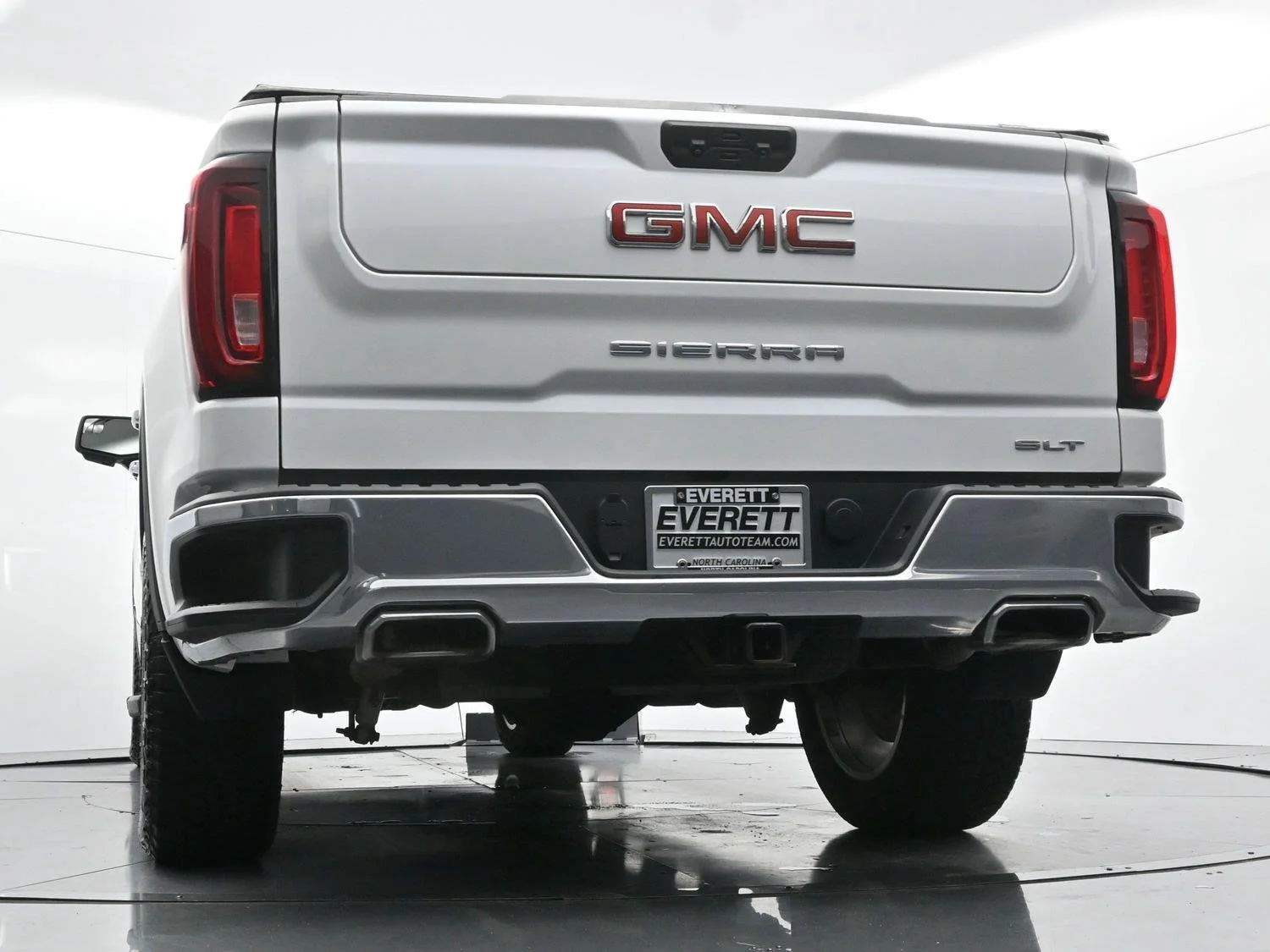 Used 2023 White Frost Tricoat GMC SLT image 50