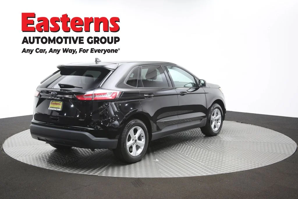 Used 2023 Black Ford SE image 39