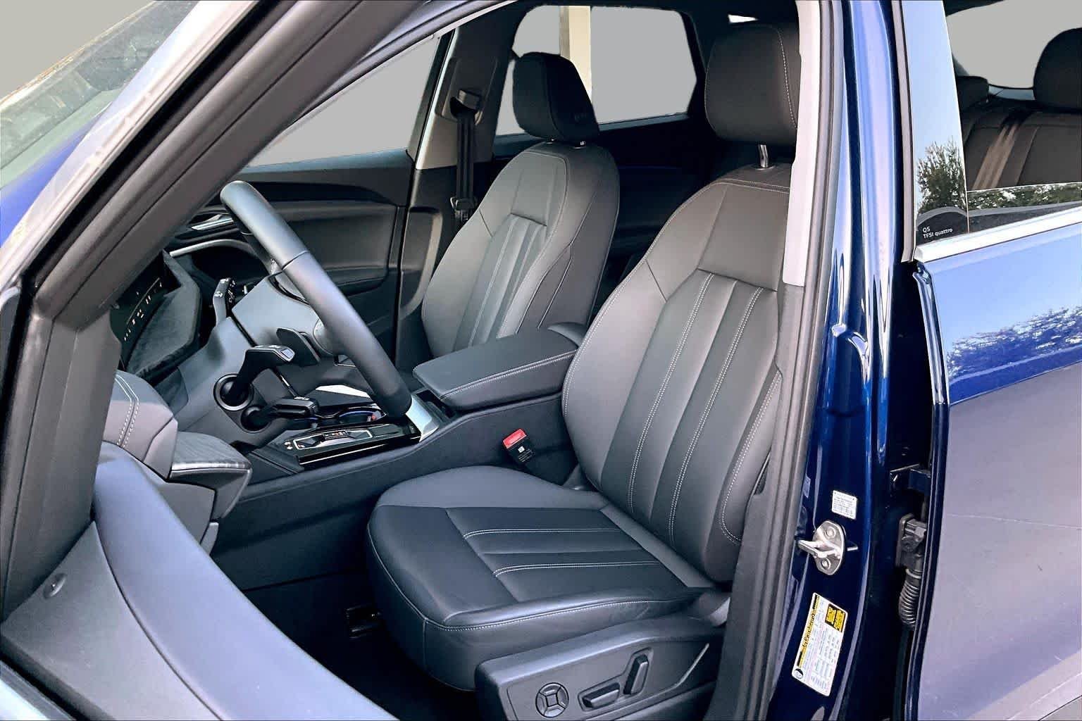 Used 2025 Navarra Blue Metallic Audi Premium image 8