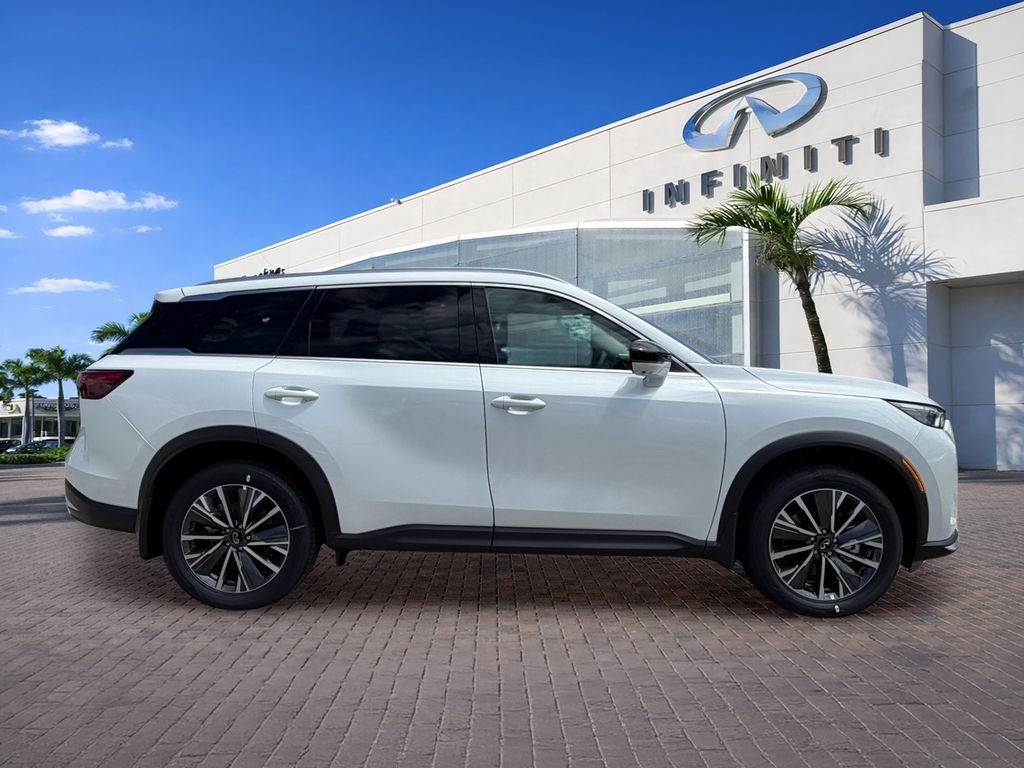 New 2027 RADIANT WHITE INFINITI Luxe FWD image 8
