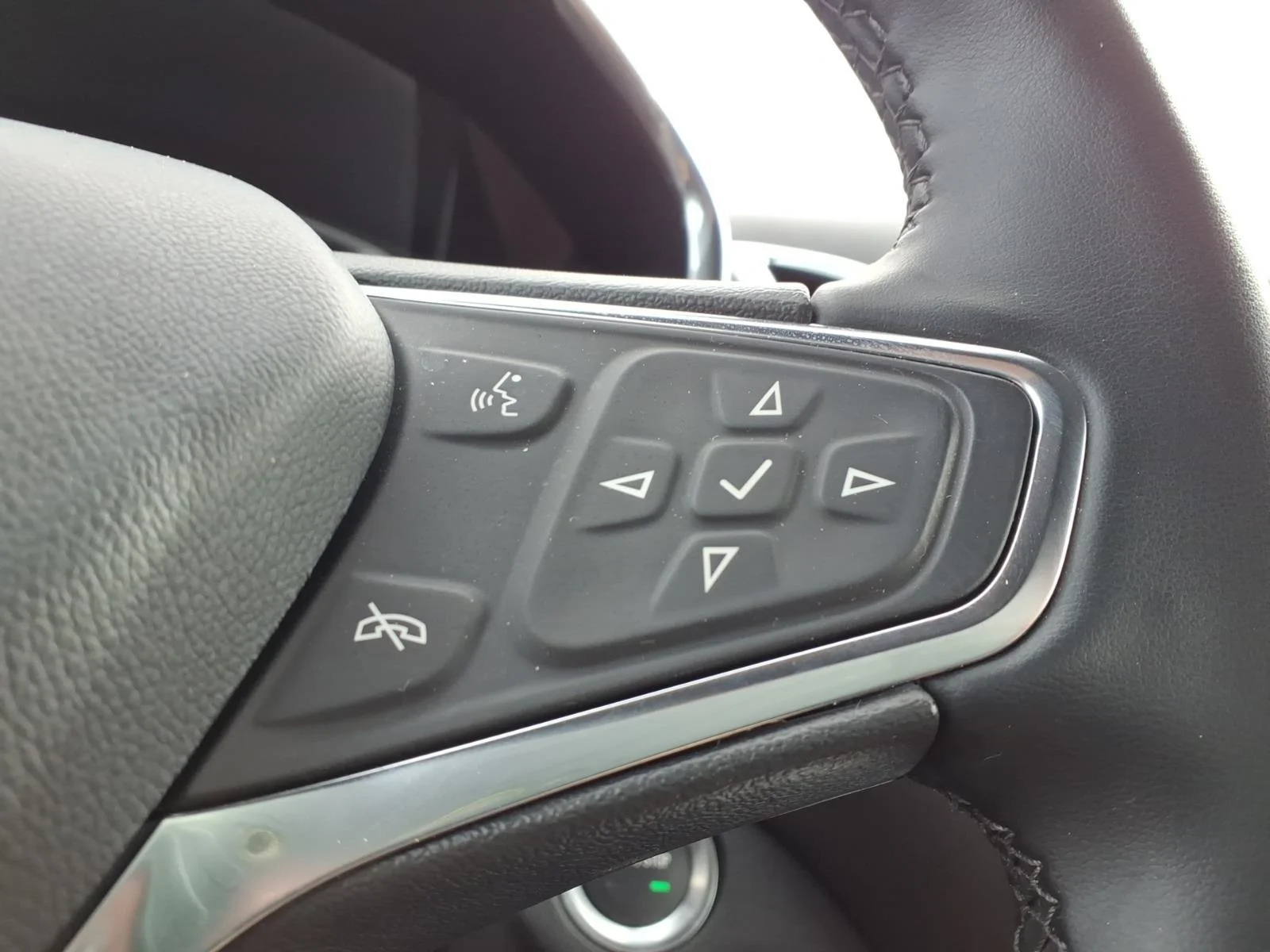 Used 2024 Mosaic Black Metallic Chevrolet LT image 21