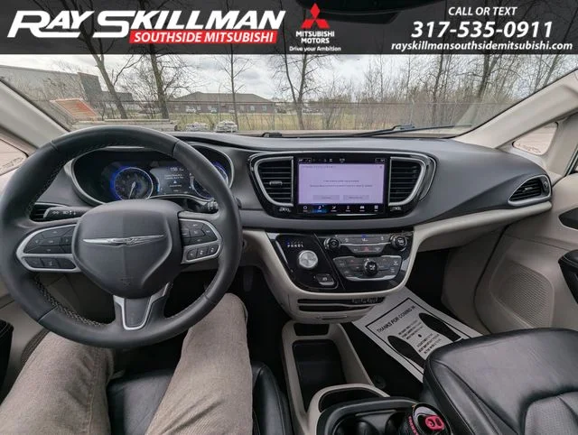 Used 2022 White Chrysler Touring L image 30