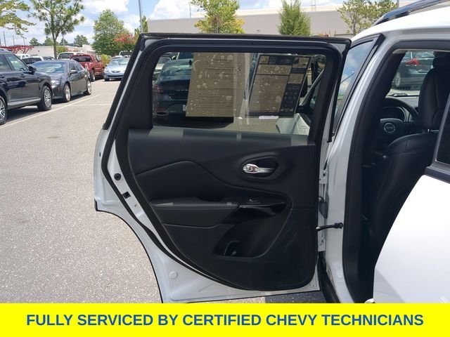 Used 2023 White Jeep Altitude image 36