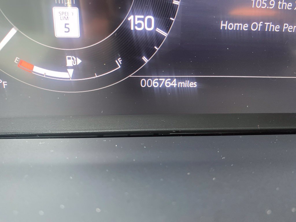 Used 2025  Land Rover Dynamic SE image 16