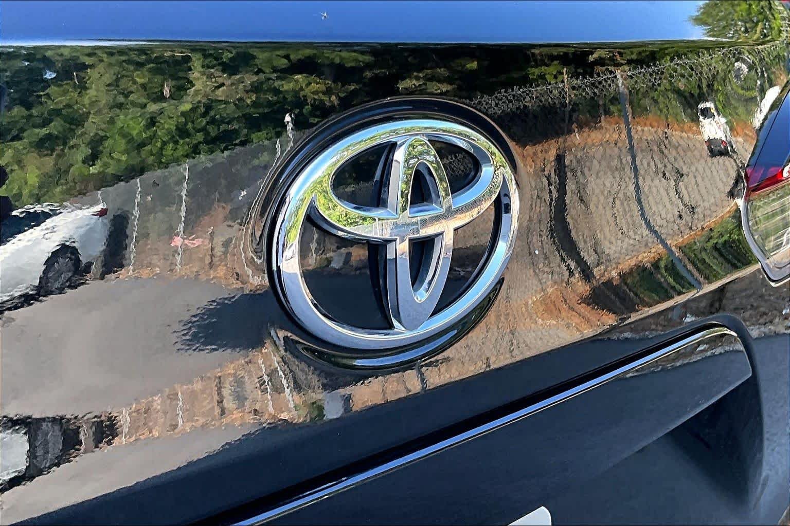 Used 2025 Jet Black Toyota XLE image 31