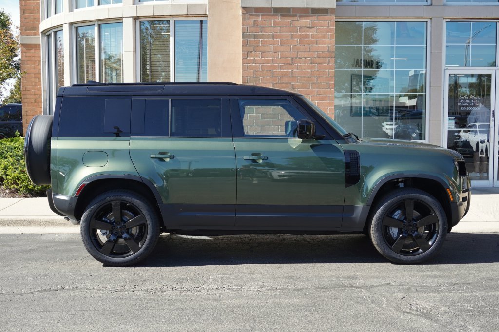 New 2026 Woolstone Green Land Rover S image 7