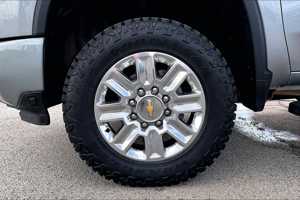 Used 2025 Gray Chevrolet High Country image 35