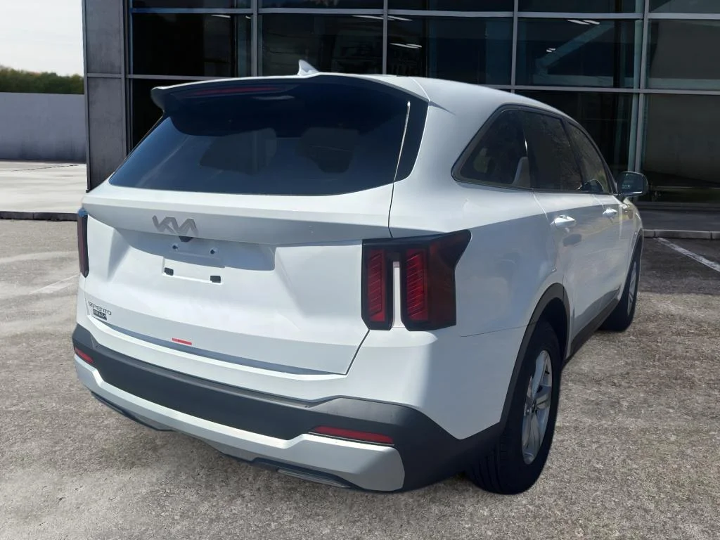 New 2026 Glacial White Pearl Kia LX image 5