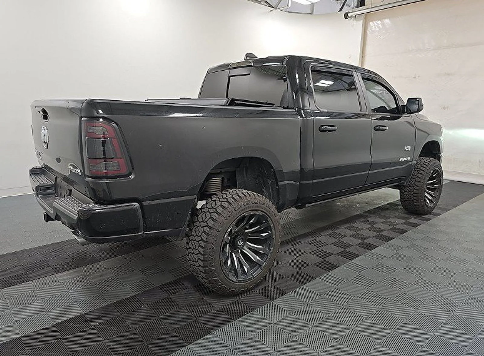 Used 2023 Diamond Black Crystal Pearlcoat Ram Laramie image 3